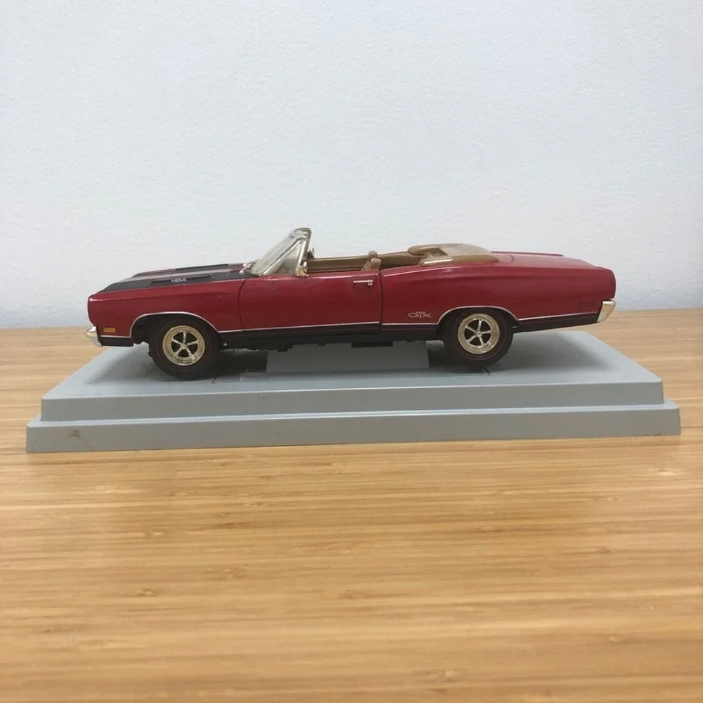 Plymouth 1969 GTX Convertible Diecast Model Car Red Black Hemi Air Grabber